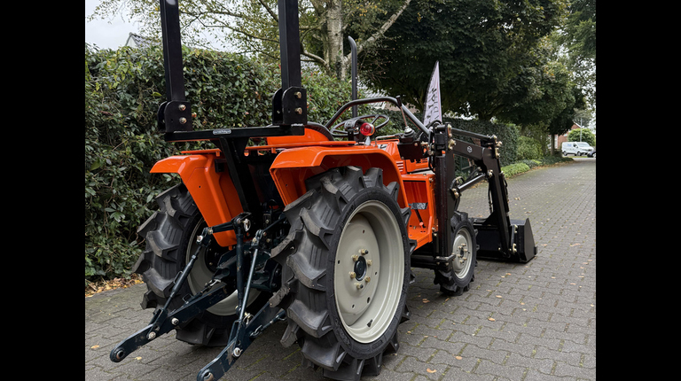 Winteraanbieding Kubota B1600 met voorlader al vanaf €125,- per maand.